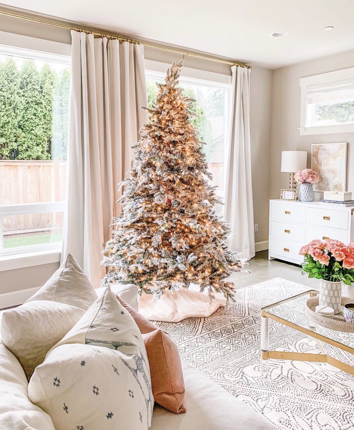 30 Stunning Christmas Tree Decorations for 2021