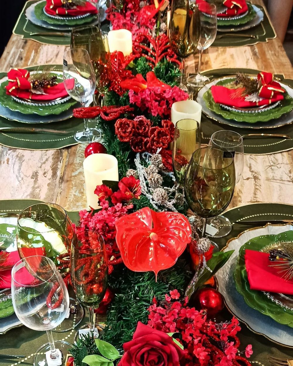 20 Majestic Christmas Table Decorations For 2023