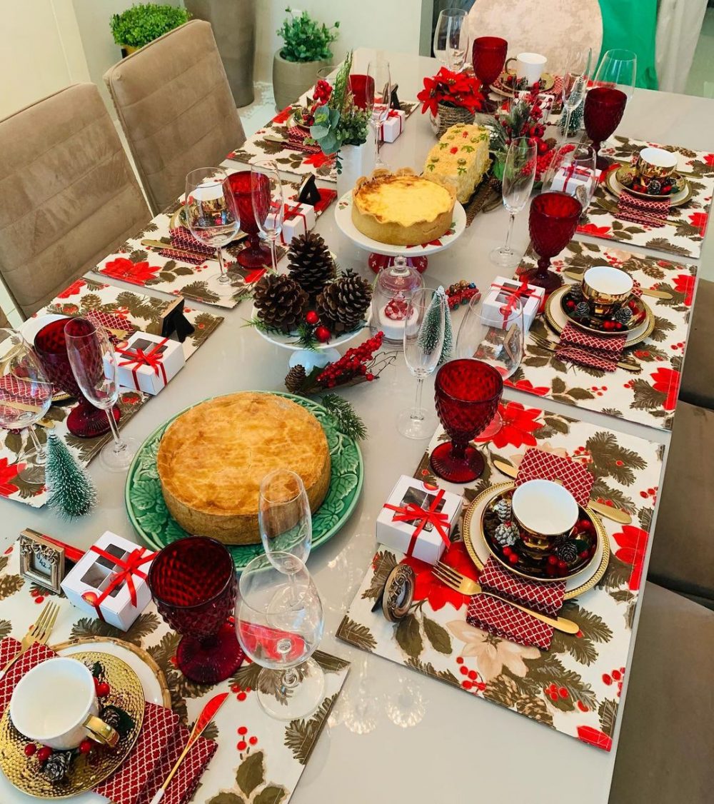 20 Majestic Christmas Table Decorations For 2022