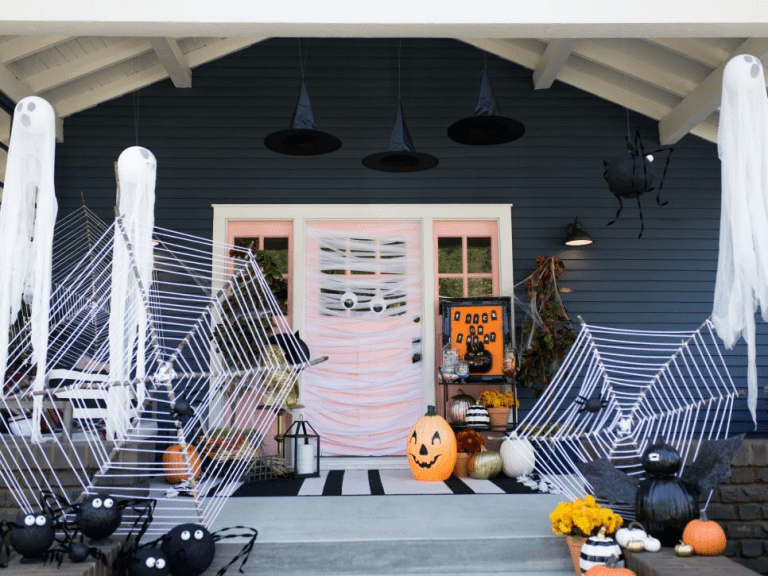 50 Spooky Halloween Front Porch Ideas