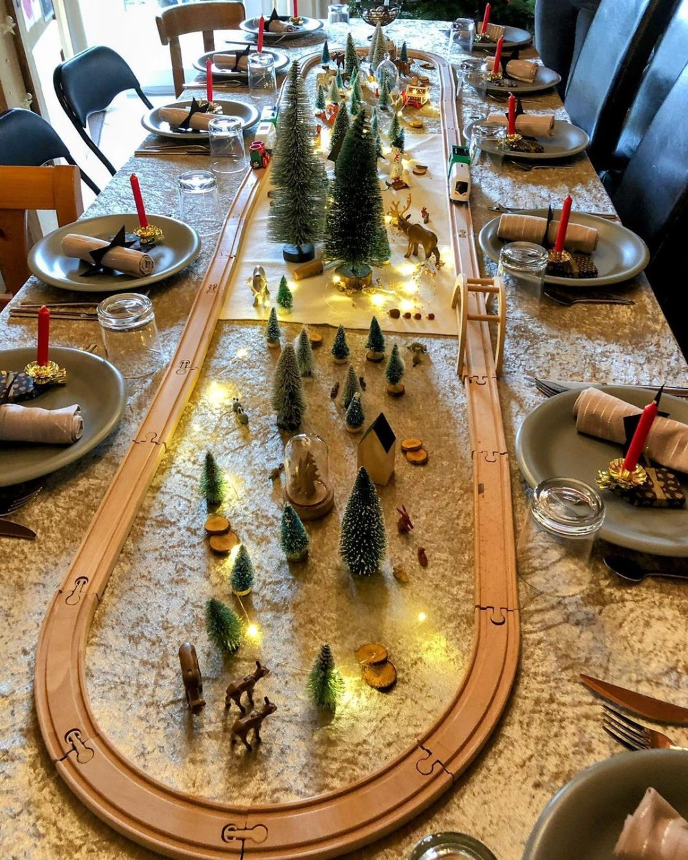 Here Are The Most Beautiful Christmas Table Decorations On Pinterest & Instagram