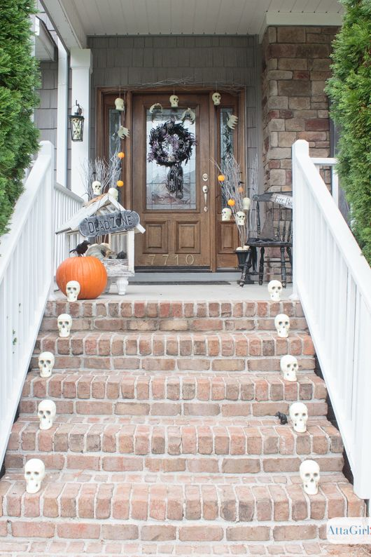 140 Eerie & Spooktacular Halloween Front Porch Ideas