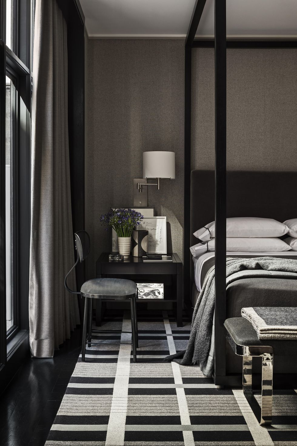 40 Stylish Black & Rust Bedroom Ideas