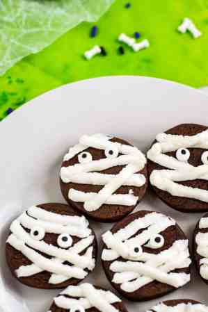 chocolate mummy cookies with white frosting and eyes, Halloween cookies