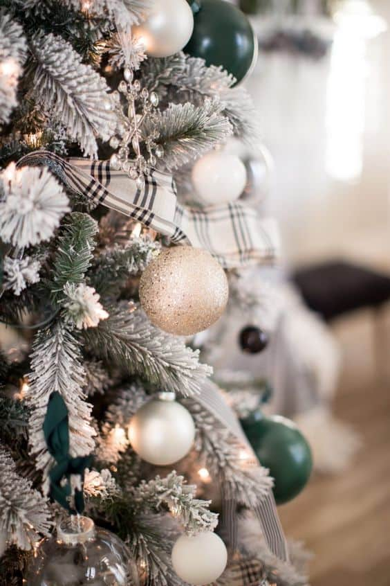 25 Cute Green & Gold Christmas Decor Ideas