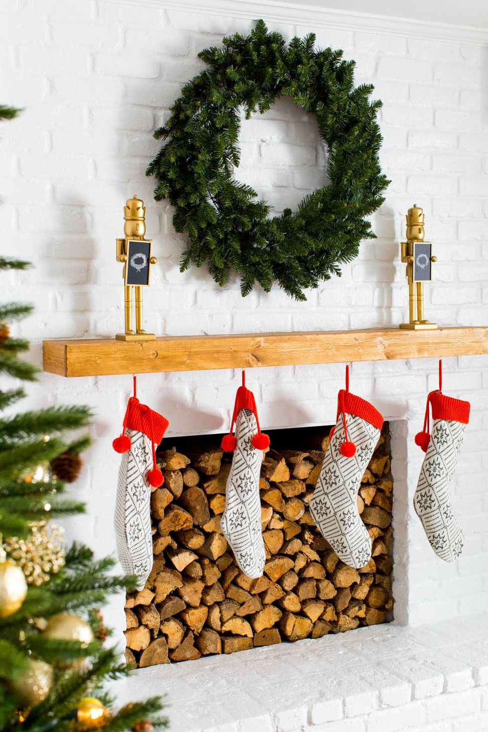 50 Trendy Christmas Mantel Fireplace Decor Ideas