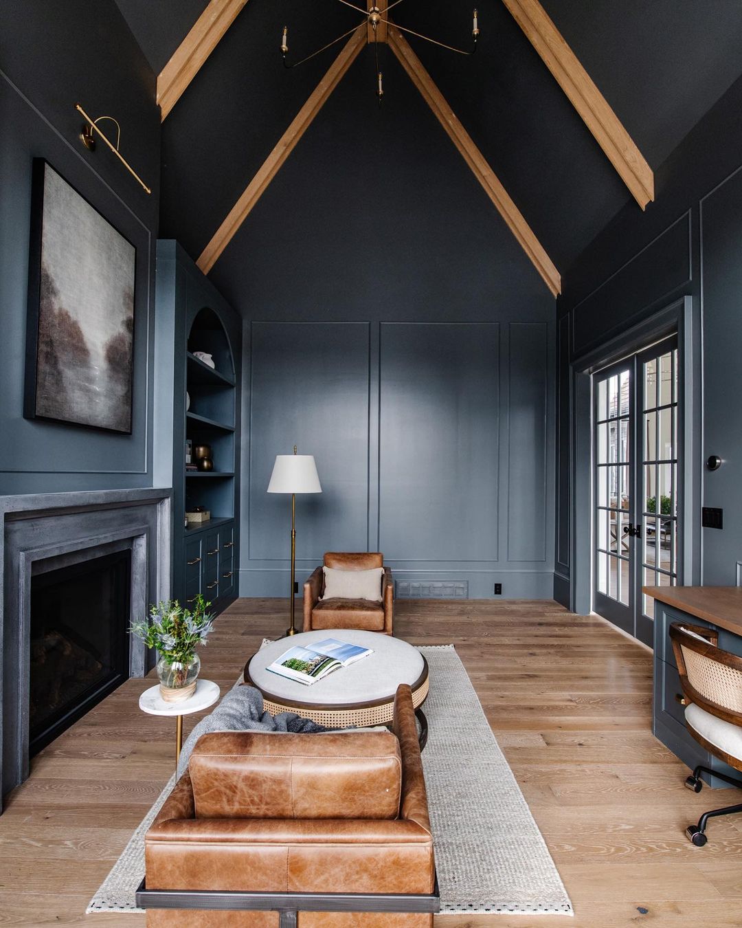 20 Dark & Moody Office Design That Looks Calming