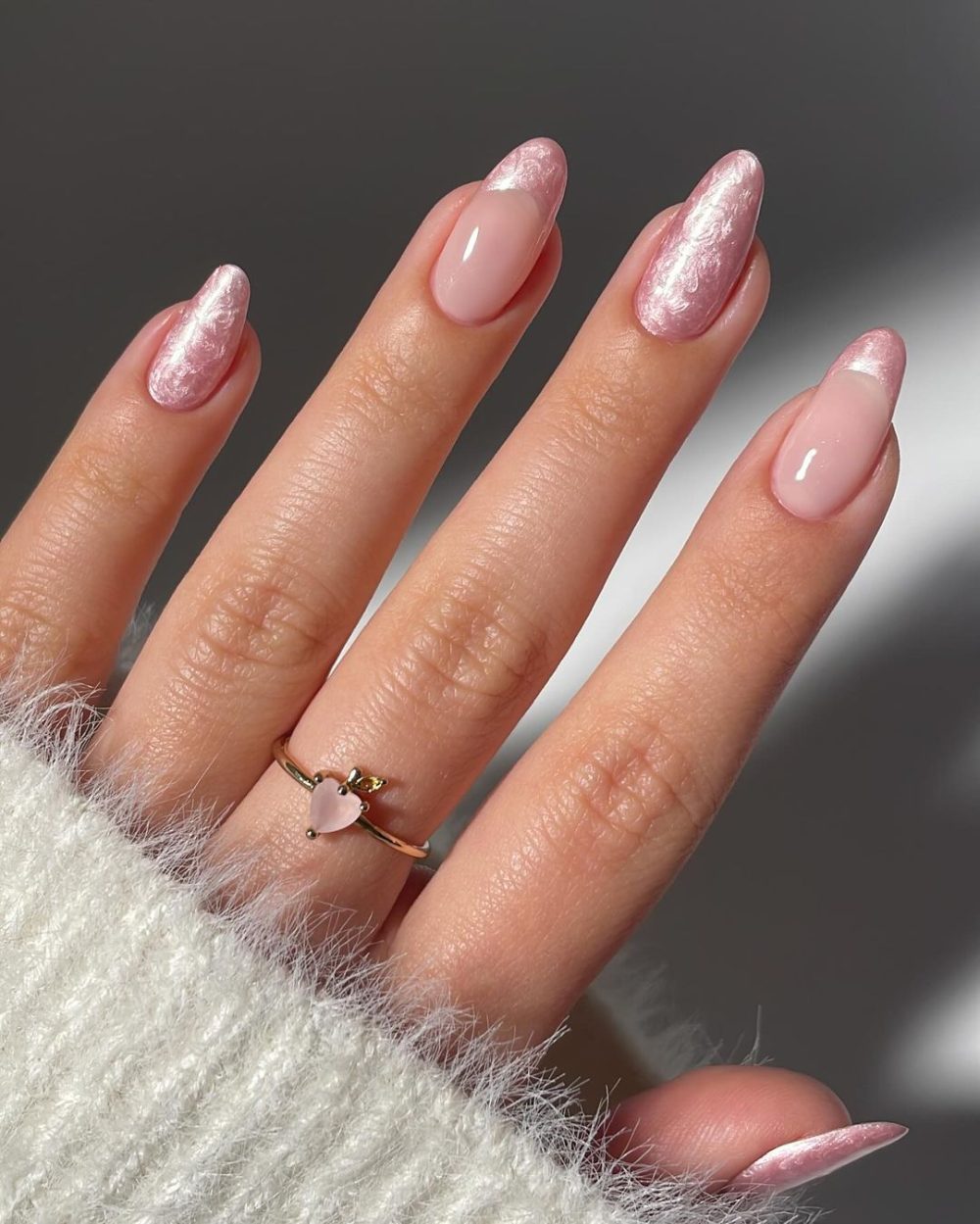 Pearly swirly WINTER nail inspo
