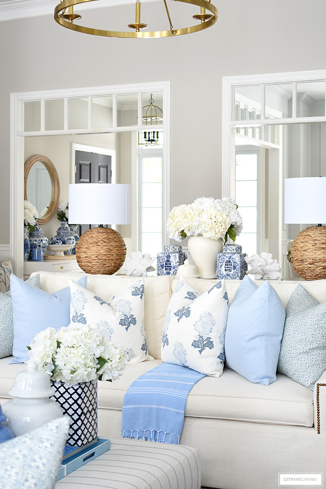 CASUAL & CHIC SPRING LIVING ROOM DECOR