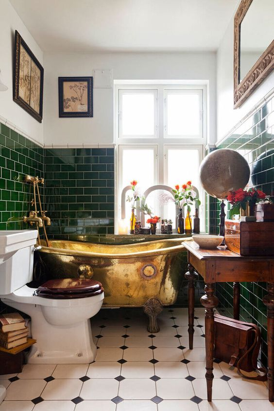 20 Vintage Dark & Moody Bathroom Inspirations