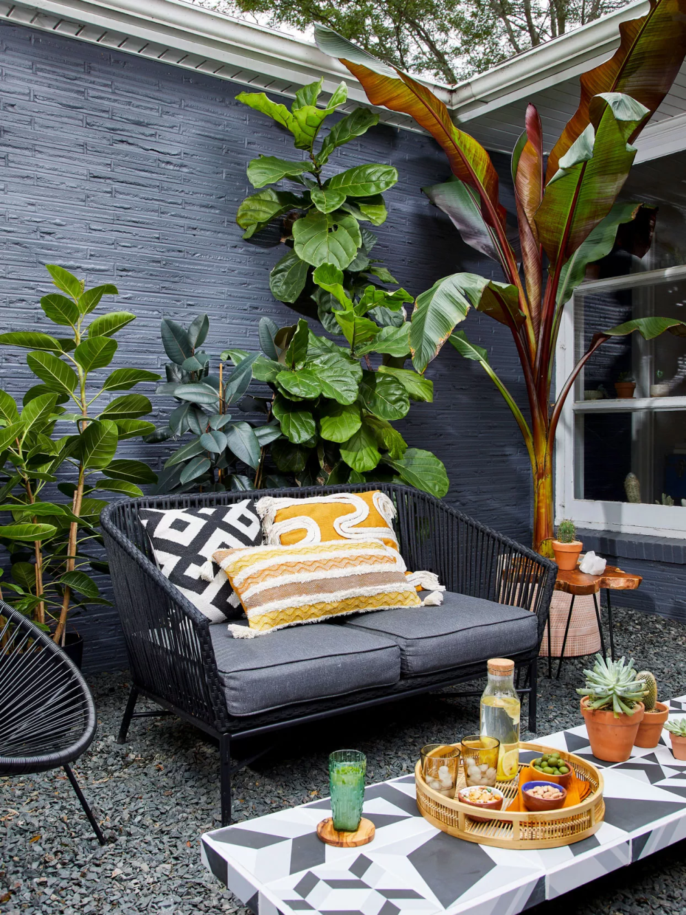 31 Lovely Small Patio Decorating Ideas On a Budget