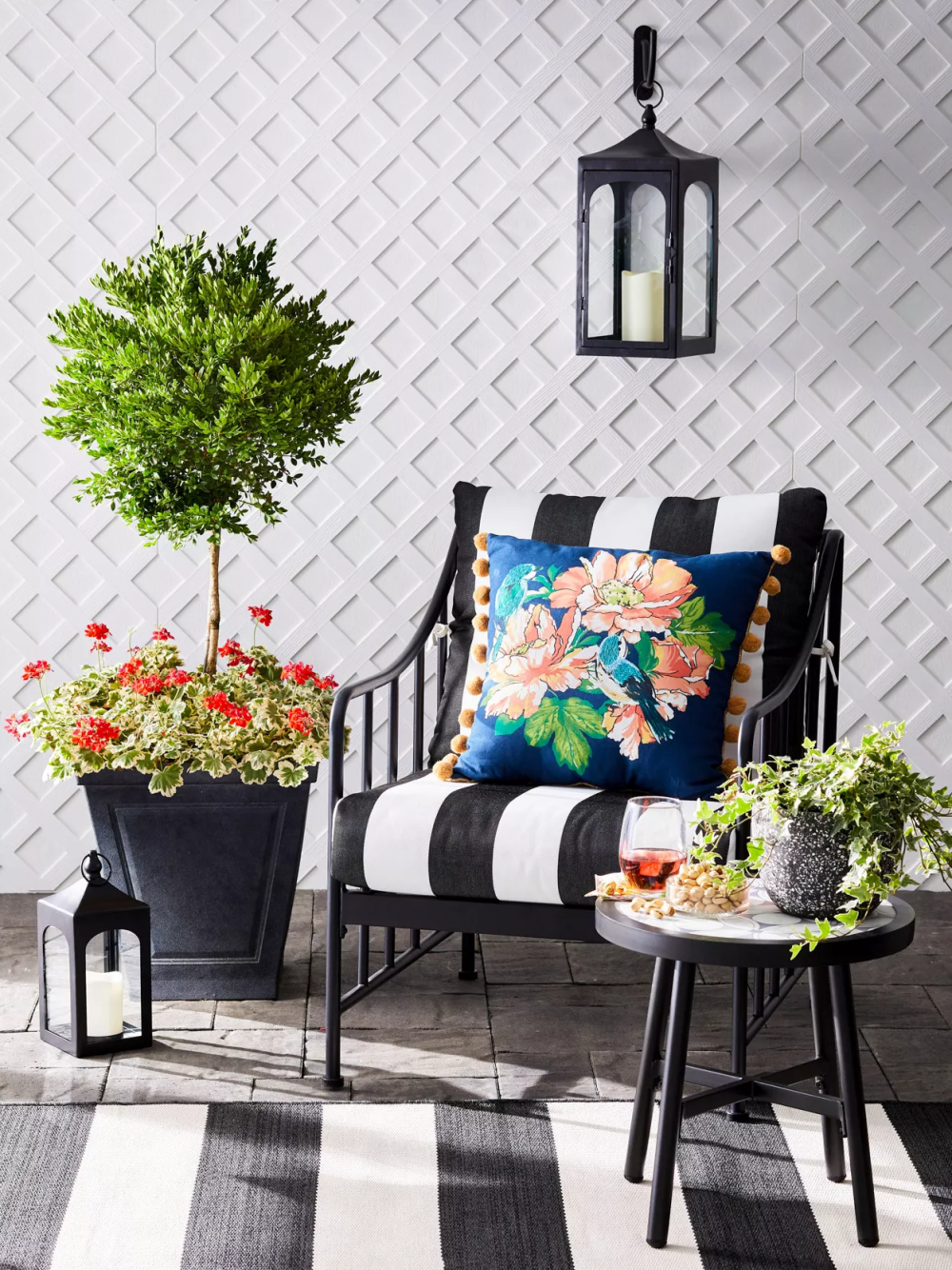 31 Lovely Small Patio Decorating Ideas On a Budget