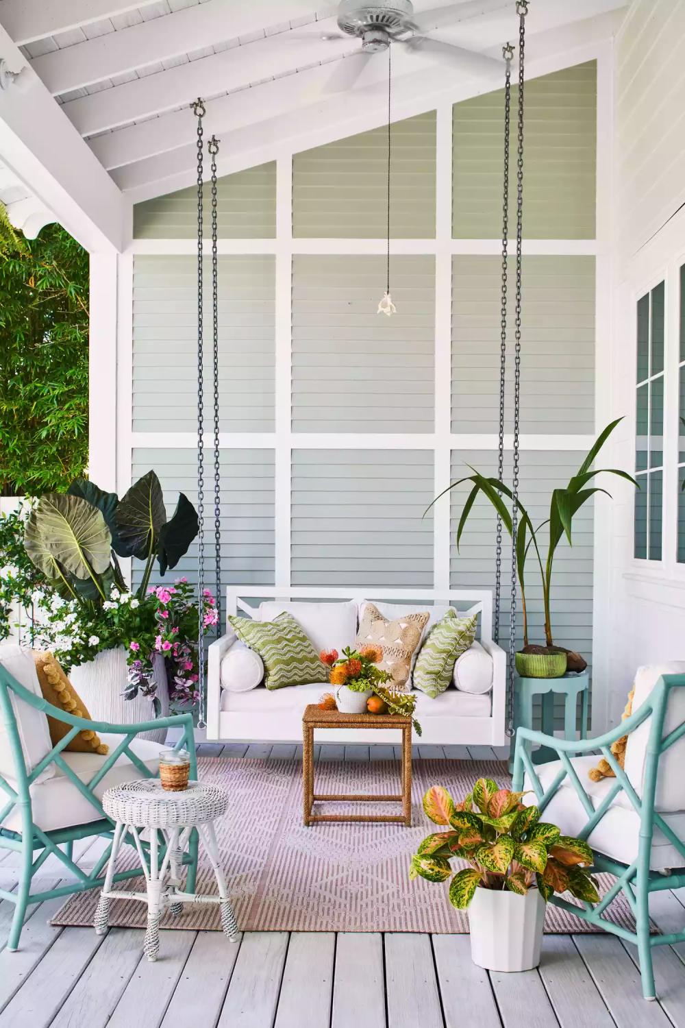 31 Lovely Small Patio Decorating Ideas On a Budget