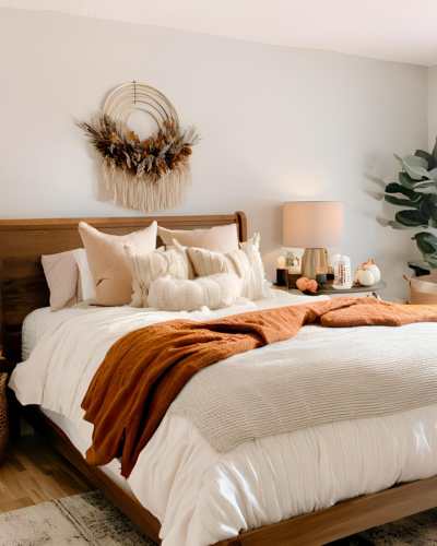 Inexpensive Ways to Give Your Bedroom a Fall Makeover