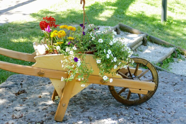 42 Vintage Garden Decor Ideas to Bring Charm to Your Outdoor Space
